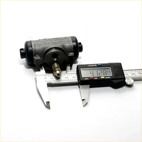 Black and silver metal 15 16 rear brake master cylinder with brass fitting for mitsubishi pajero montero 4wd