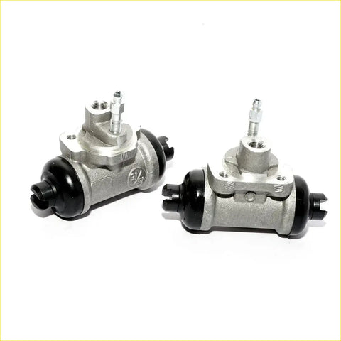 Silver metal 15/16 rear brake master cylinders for nissan terrano ii mistral 2.7l 1993-2006 with black rubber seals and threaded fittings visible from the back side