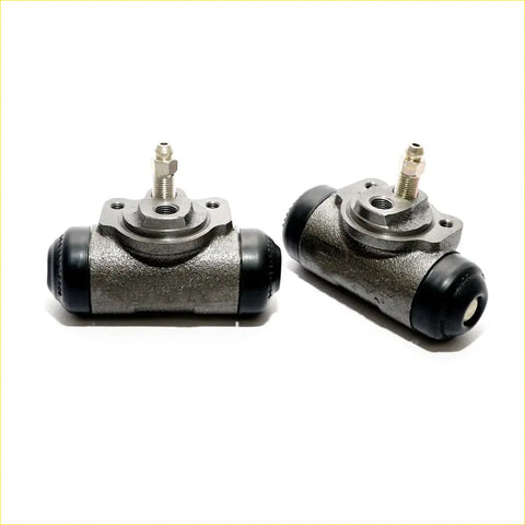 Gray metallic 15/16 rear wheel brake cylinders with black rubber caps and threaded fittings for Toyota Hilux Extra Cab