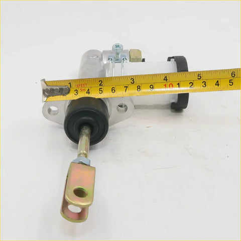 Silver metal 3/4 brake master cylinder with black rubber seals and yellow tape for nissan datsun 620 521 1968-1979