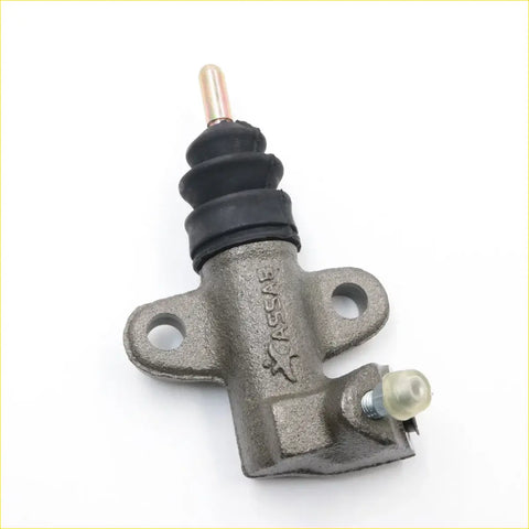 Gray cast iron 3/4 clutch cylinder with black rubber boot and brass piston rod for nissan caravan urvan e24