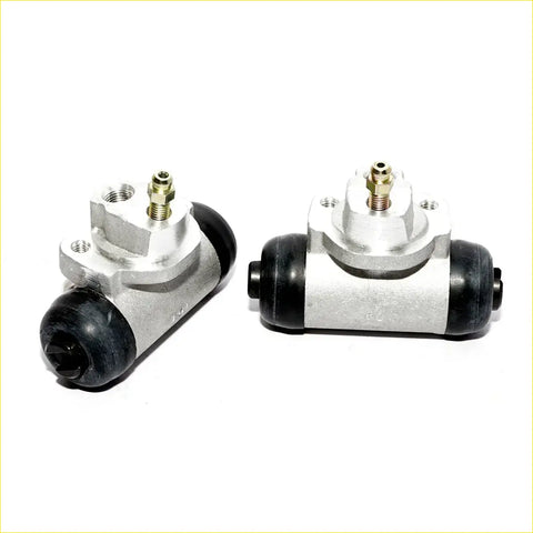Silver metal 7/8 rear brake cylinders with black rubber caps and brass fittings for nissan bluebird 910 sedan