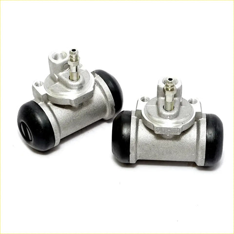 Silver metal rear brake cylinders with black rubber caps and threaded fittings for nissan navara d40 2005-2015