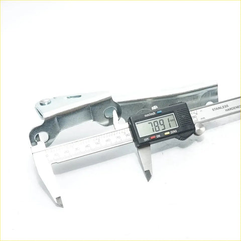 A digital caliper with black body and silver jaws measuring 78.91 mm for bonnet hinge of mitsubishi pajero montero sport 1996-2008