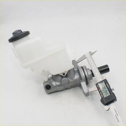 Silver metallic brake master cylinder with translucent white reservoir and black cap for toyota hilux kun26 sr5 2012-2015