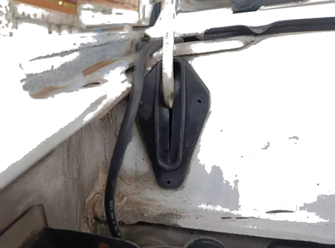 Toyota Hilux MK3 LN85 LN90 2 x Front Hood Hinge Seals (1989-1997)