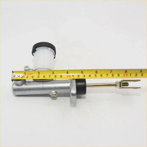 Silver metal clutch master cylinder with white reservoir and black rubber cap for nissan pathfinder 720 ute 1979-1986