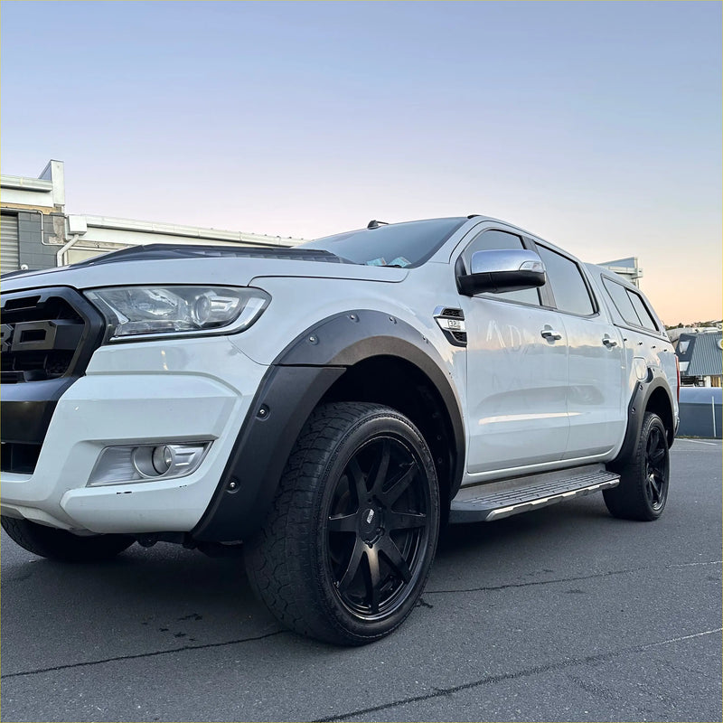 White ford ranger with black lychee texture 7-inch bolt fender flares for ford ranger px2 2016-2018
