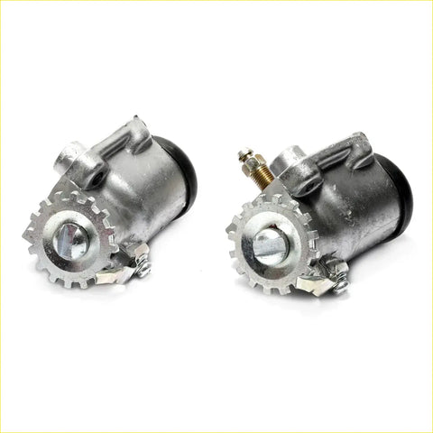Front wheel brake cylinder for toyota hilux 1978-1983 silver metallic with gear-like front face and black rubber seals