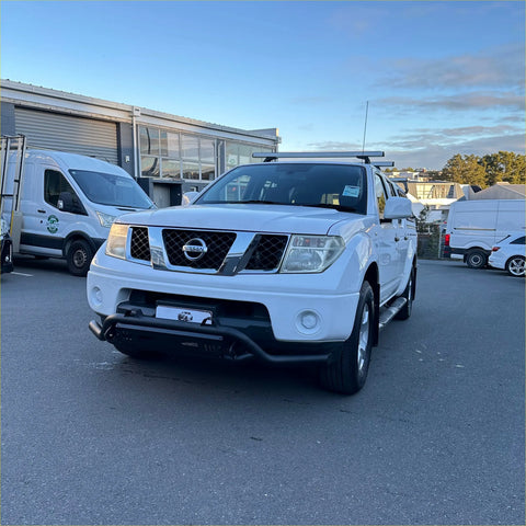 White nissan frontier pickup with black nudge bar lower style bumper guard and roof rack for navara d40 2005-2015