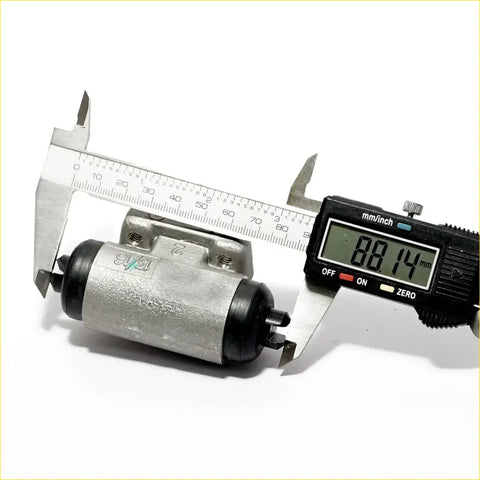 Silver metallic rear brake cylinder for nissan largo 4wd 1993-1999 with black rubber caps measured at 88.14 mm