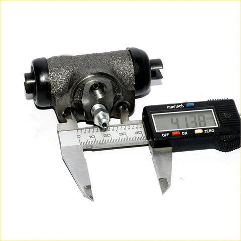 Black cast iron rear wheel brake cylinder with threaded studs for mitsubishi triton l200 1986-1996 measured by caliper