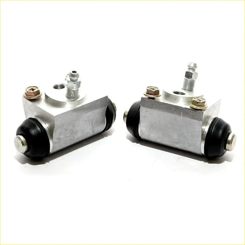 Rear wheel brake cylinder for toyota hilux 2012-2015 silver aluminum with black rubber seals and brass bolts