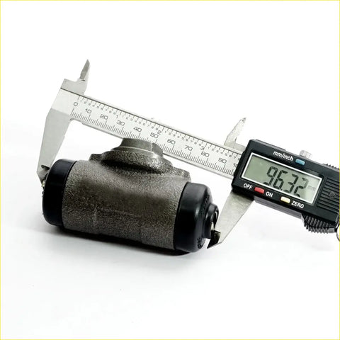 Rear wheel brake cylinder set for toyota hilux kun10 tgn16 with matte black metallic gray brake drum measured at 96.32 mm