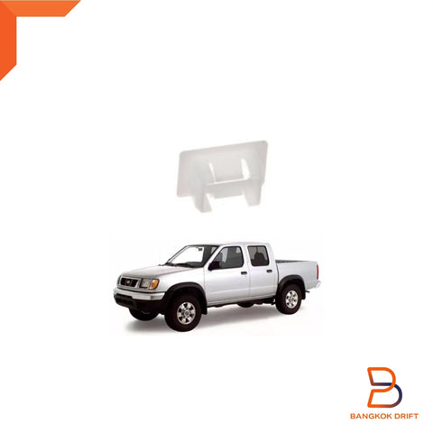 Nissan Navara D22 10 x Lower Grille Clips (1997-2005)