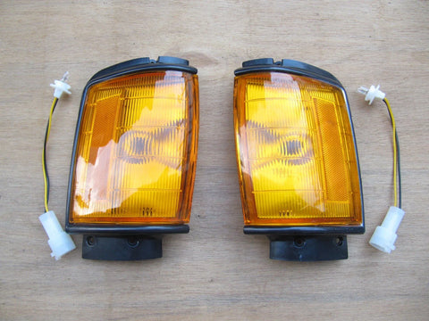 Toyota Hilux (1984-1988) 2 x Corner Parking Lamp Indicator Light