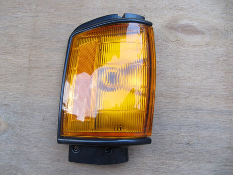 Toyota Hilux (1984-1988) 2 x Corner Parking Lamp Indicator Light