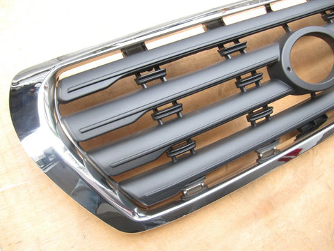 Toyota Landcruiser 200 Series Grill Chrome & Black (2007-2011)