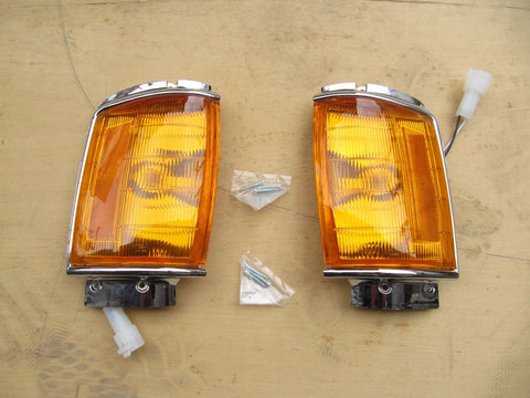 Toyota Hilux Corner Lamp Signal Light 2 x (1984-1988)