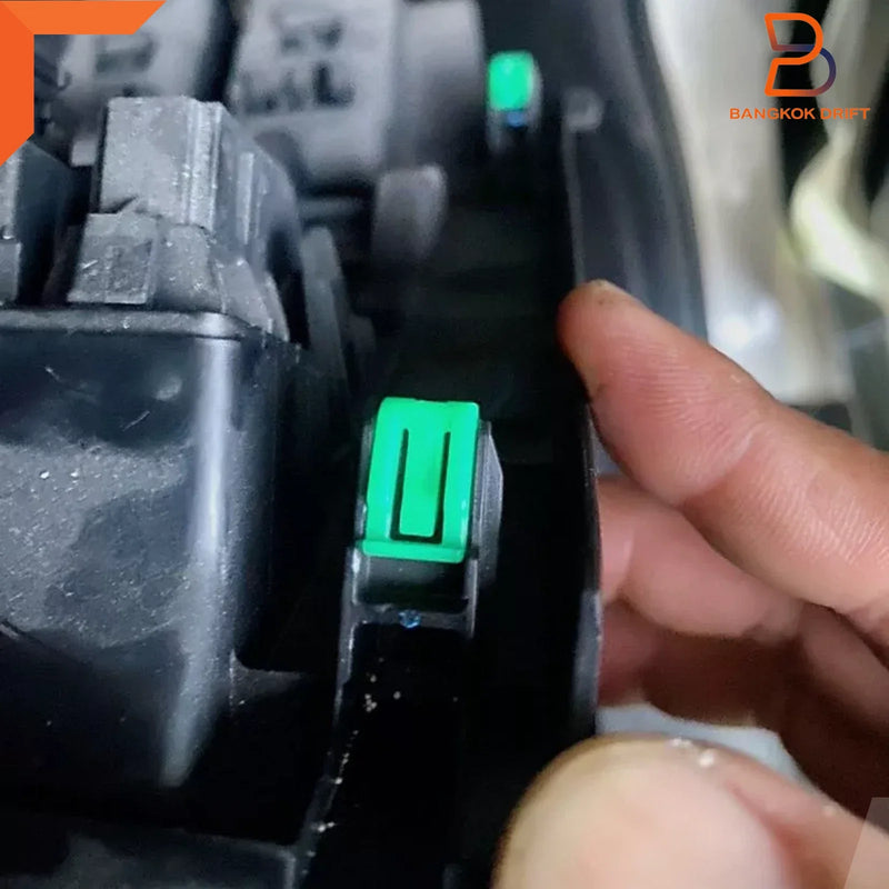 Isuzu D-Max 10 x Front Radio Console Dashboard Clips (2012-2019)