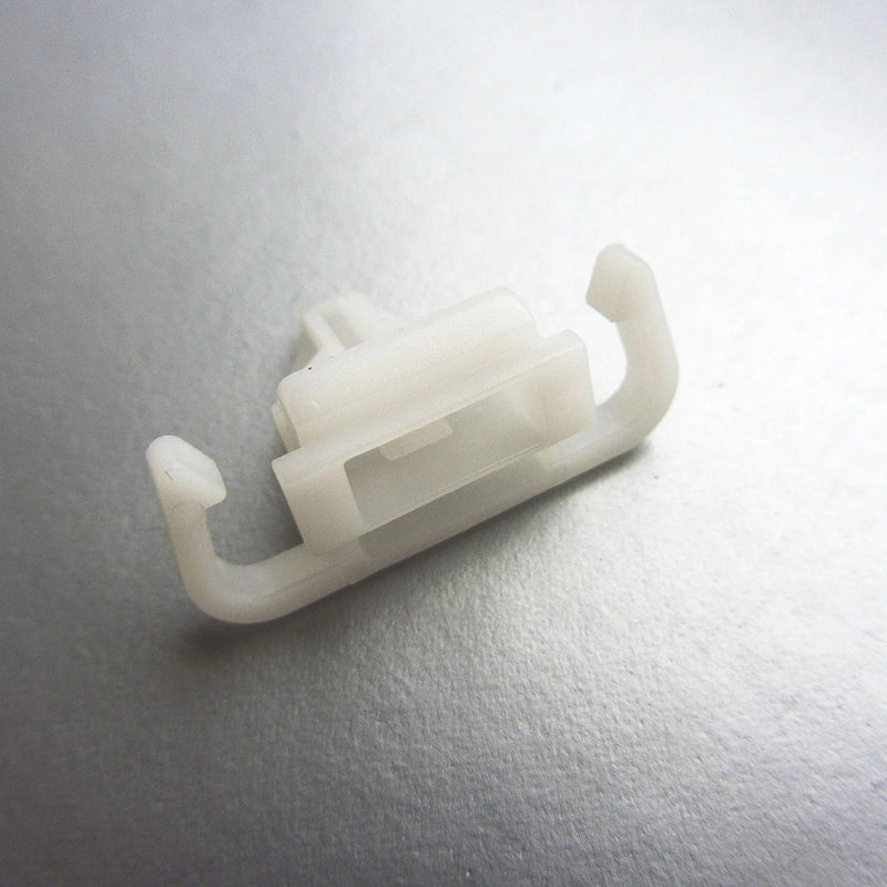 Isuzu D-Max, Holden Rodeo, Chevrolet Colorado Grill Lock Clip 2 x (2002-2011)
