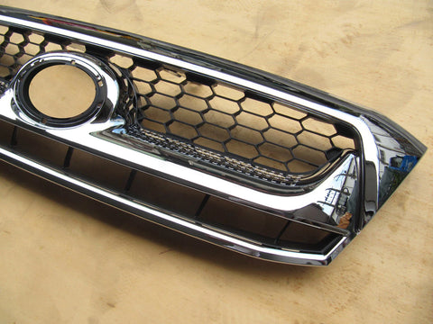 Toyota Hilux SR5 Chrome Mould & Black Mesh Grill (2008-2011)