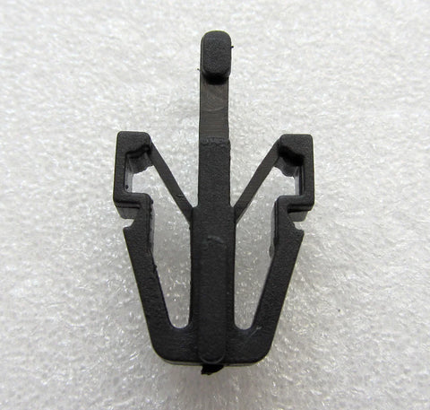 Isuzu D-Max, Holden Rodeo, Colorado, Mitsubishi L200 Grill Lock Clip (2002-2023)