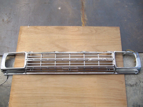 Toyota Hilux 2WD Grill & Light Case Bezel (1982)