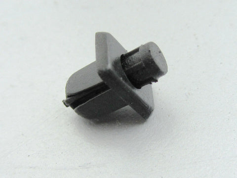 Nissan Navara D21 (1986-1997) - 10 x Clips Wiper Cowl Grill Lock Clip