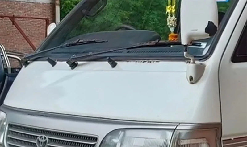 Toyota Hiace LH112 Wiper Jet Nozzle (1989-2004)
