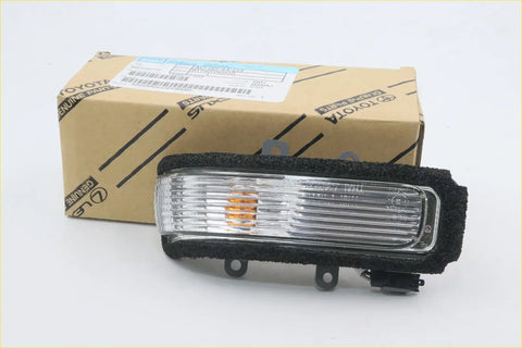 Turn signal light lh mirror cover for Toyota Hilux 2011-2015 with black rubber housing clear lens and amber light inside